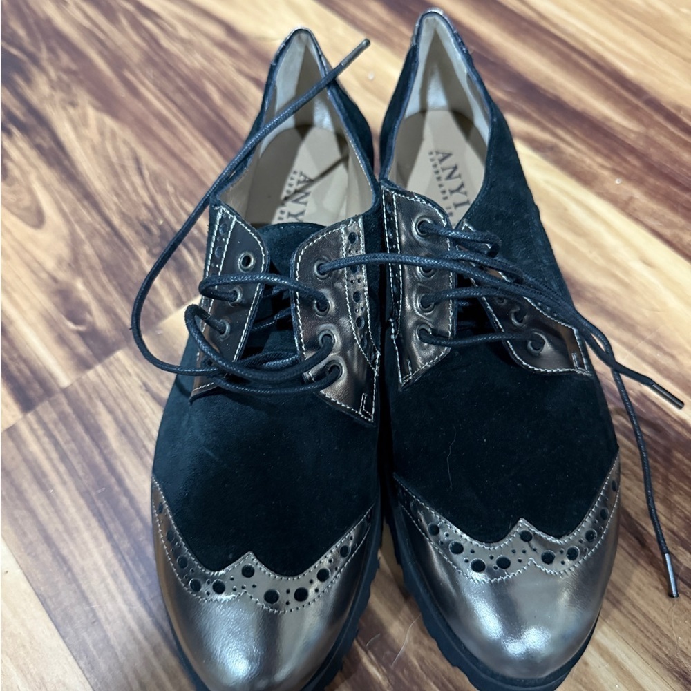 Anyi Lu Black and Brown Flats with Classic Detailing